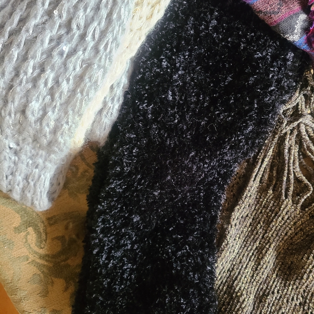 Scarfs - Picture 4 of 5